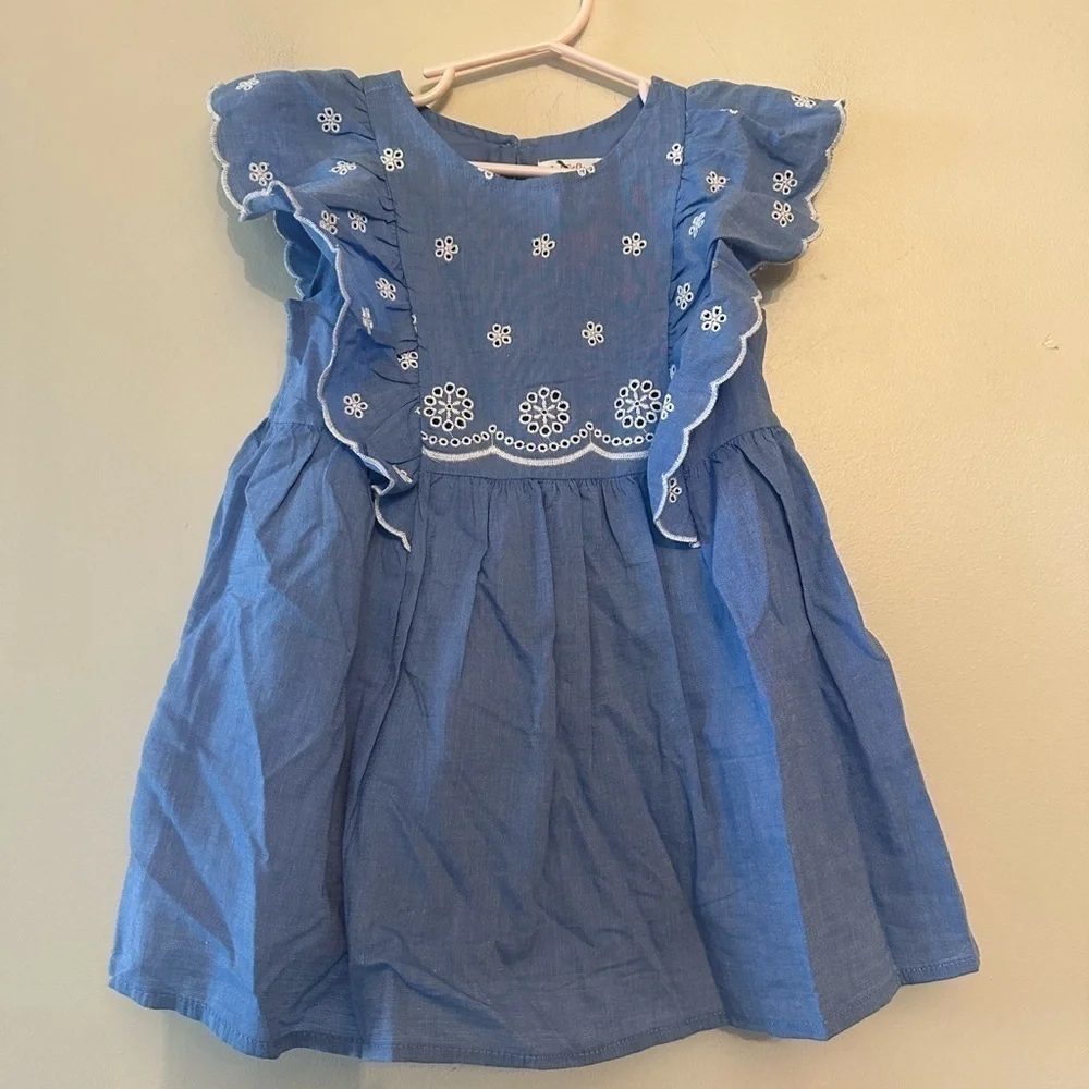 Cat & Jack Girls' Chambray Lace Dress Blue W/ White Floral Embroidery 2t nwot